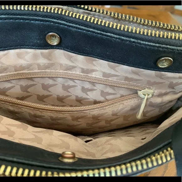 Lo & Sons Pearl Black Crossbody Bag - Picture 7 of 16